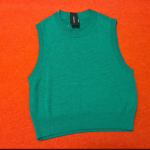 Green soft terry sweater tank NWT - Picture 2 of 8